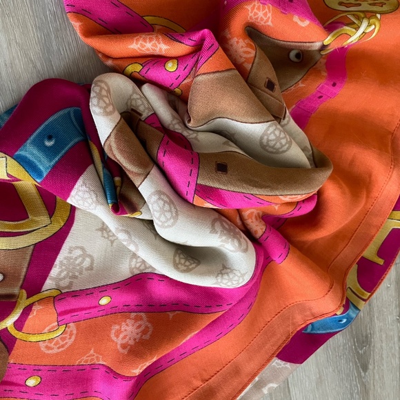 GUESS scarf with chain design orange pink - Picture 10 of 16